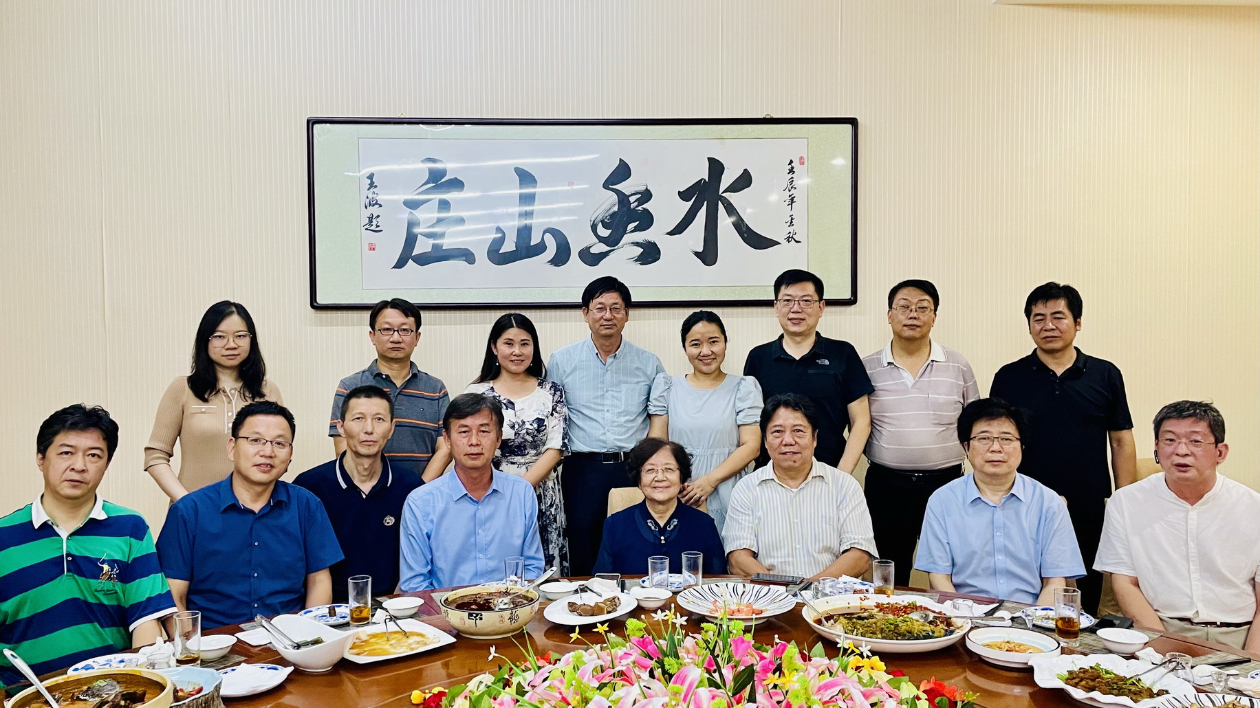 部分高校在京校友会成员暑期西山小聚(图1)